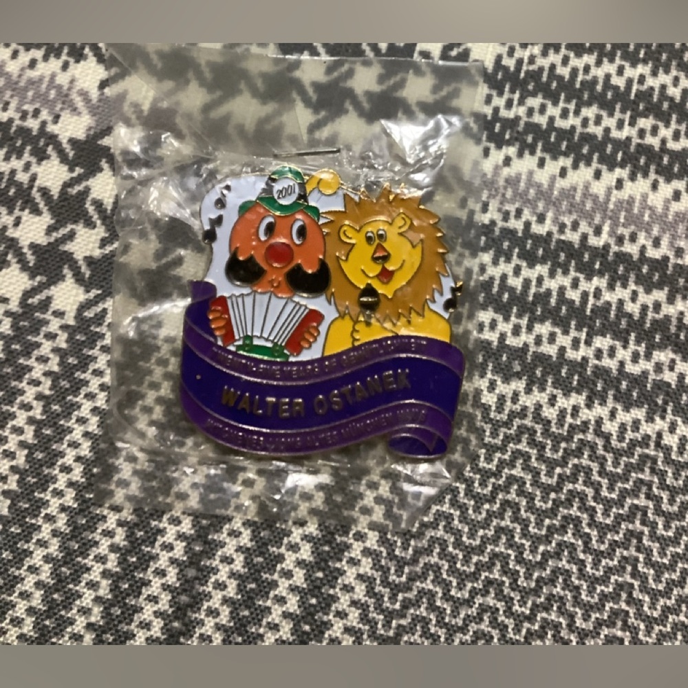 2001 Oktoberfest Pin